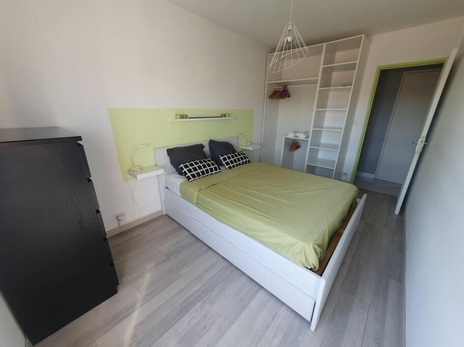 Appartement Avec 3 Chambres 80M2 Plein Sud Мариньян Экстерьер фото